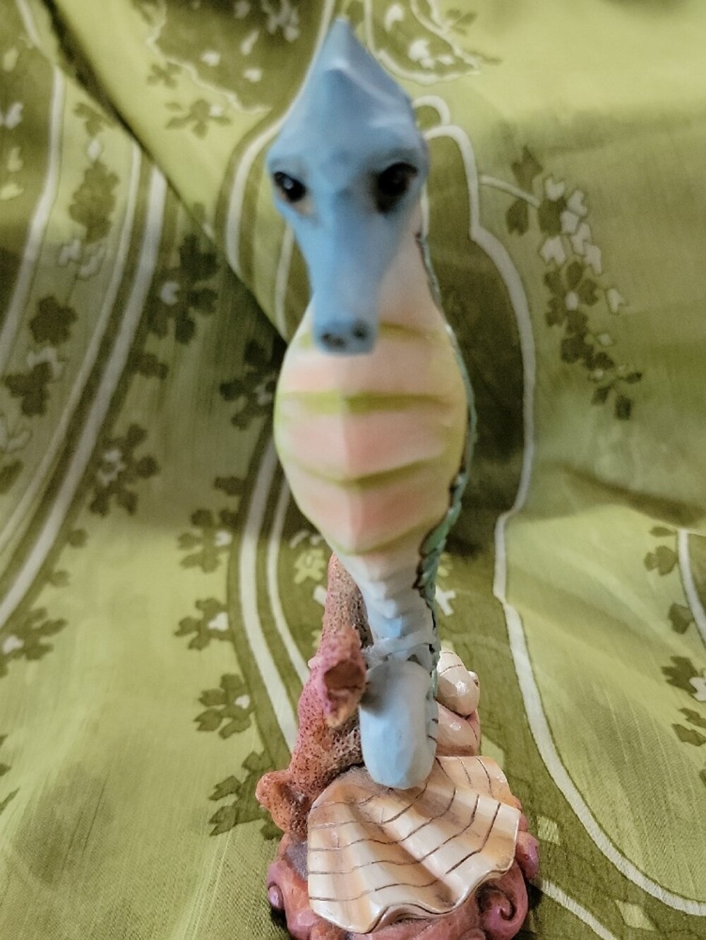 Jim Shore Light Blue and Cream Tidal Treasures Base Stamp Figurine Seahorse - Picture 5 of 5